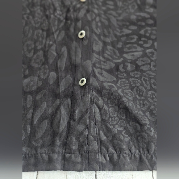 Erin London Black Suede Leopard/Animal Print Collared Button up Blouse Top - Picture 3 of 14